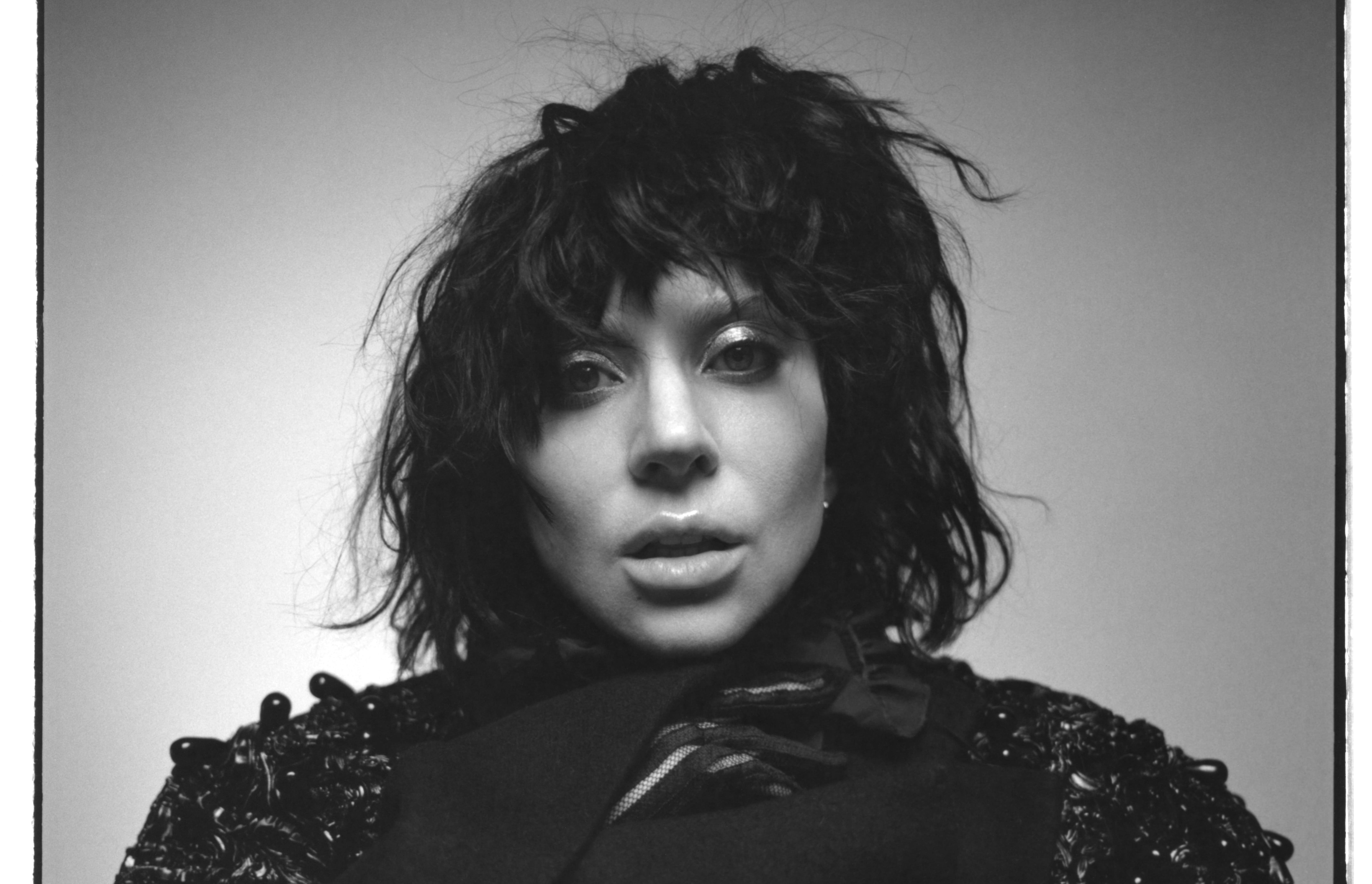 Lady Gaga regresa al pop moderno en “MAYHEM”
